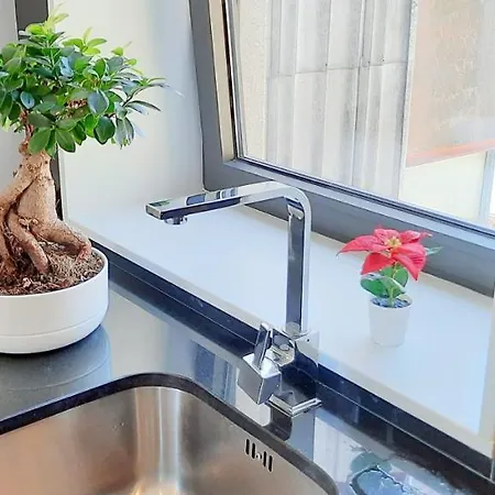 A Window To St. Helena Apartment *