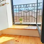 A Window To St. Helena بورتو